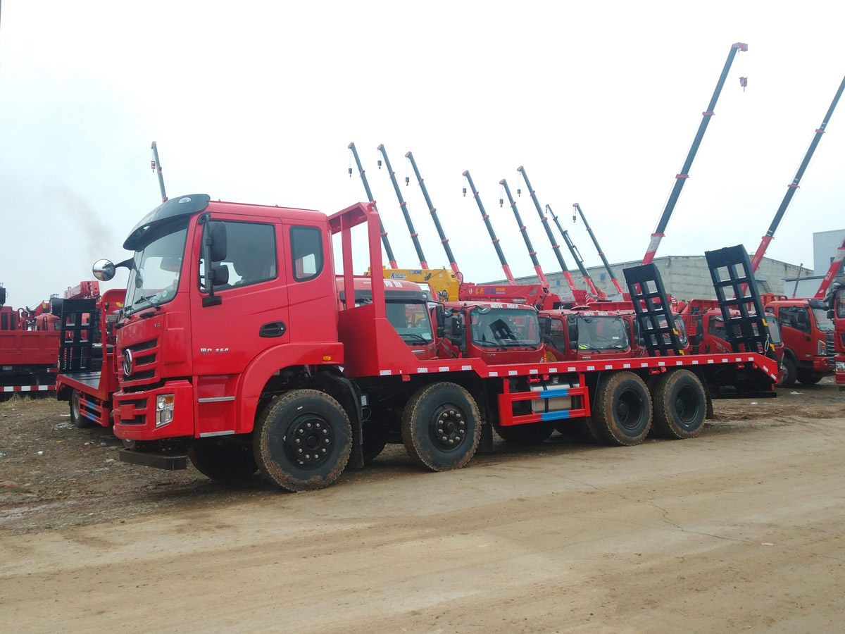 東風(fēng)錦程V6前四后八平板運(yùn)輸車