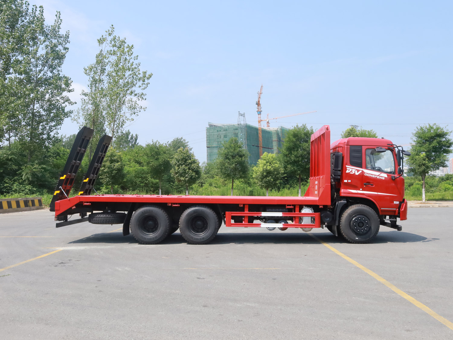 東風(fēng)暢行D3V后雙橋平板運(yùn)輸車