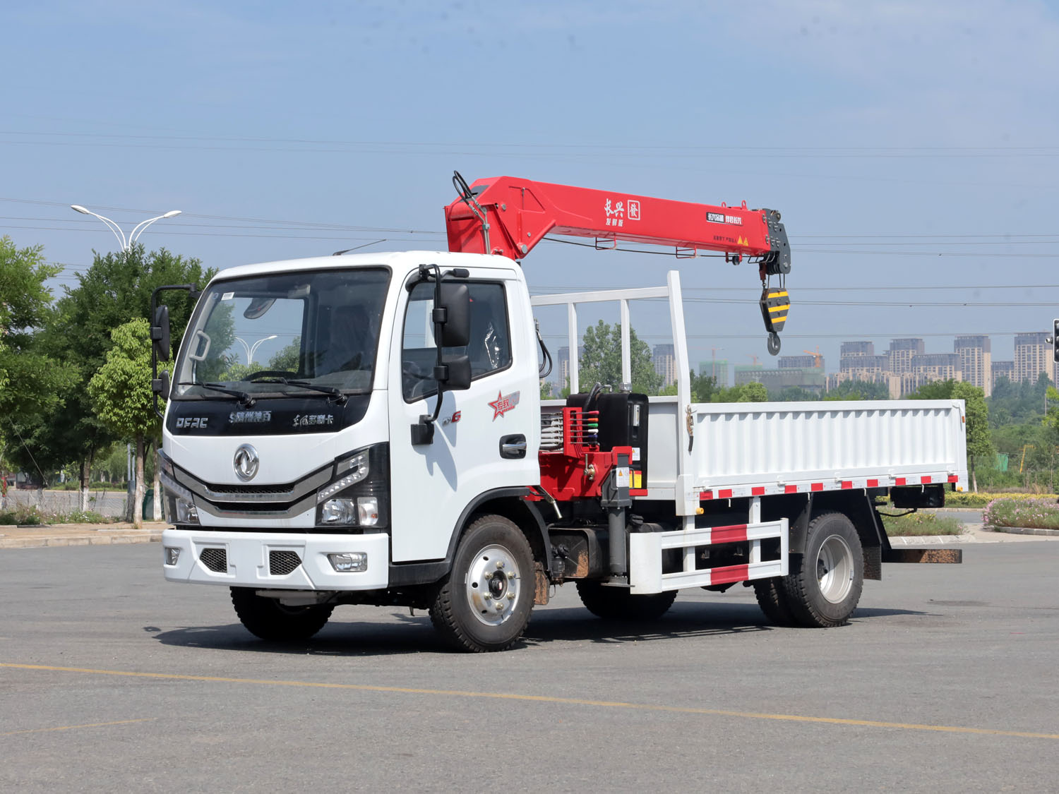 東風(fēng)多利卡D6單排上裝長(zhǎng)興4噸直臂式吊機(jī)（藍(lán)牌，4節(jié)臂）