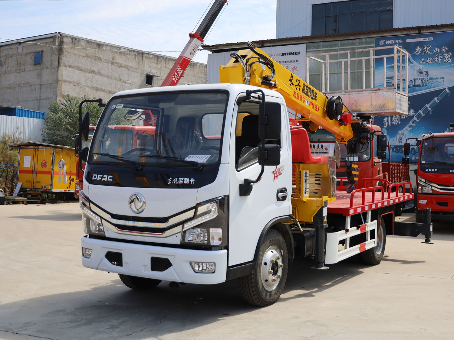 東風(fēng)多利卡D6上裝長興5噸直臂式吊機（帶高空作業(yè)功能）