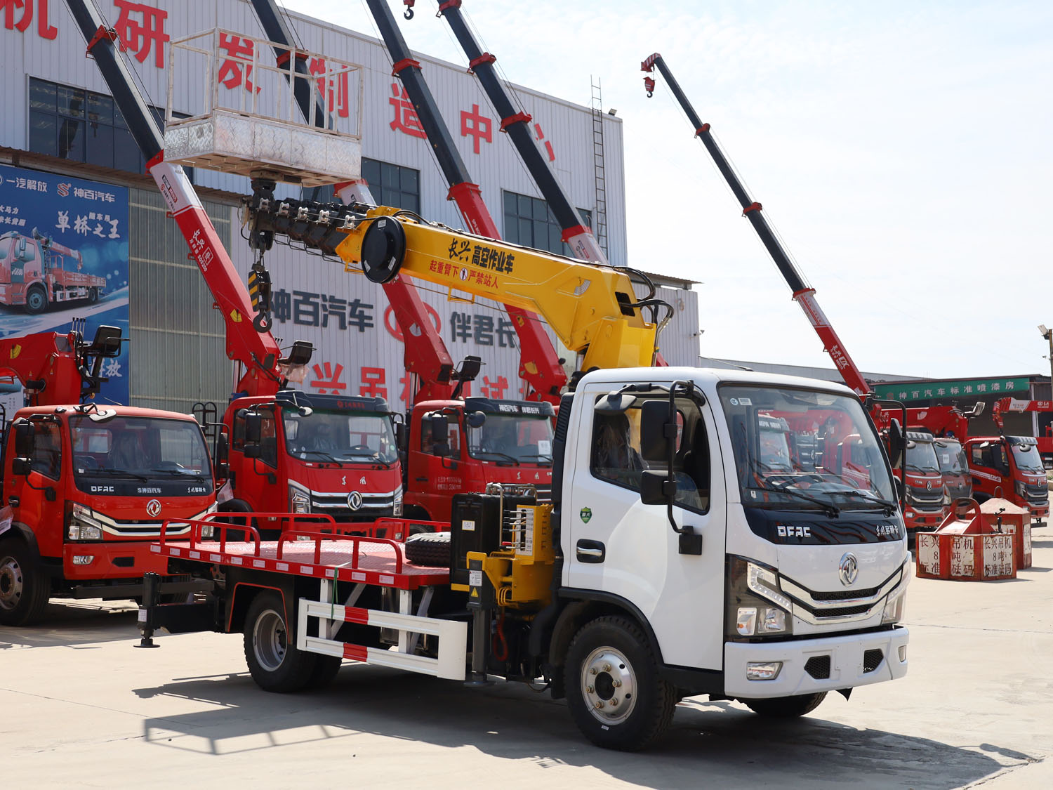 東風(fēng)多利卡D6上裝長興5噸直臂式吊機（帶高空作業(yè)功能）