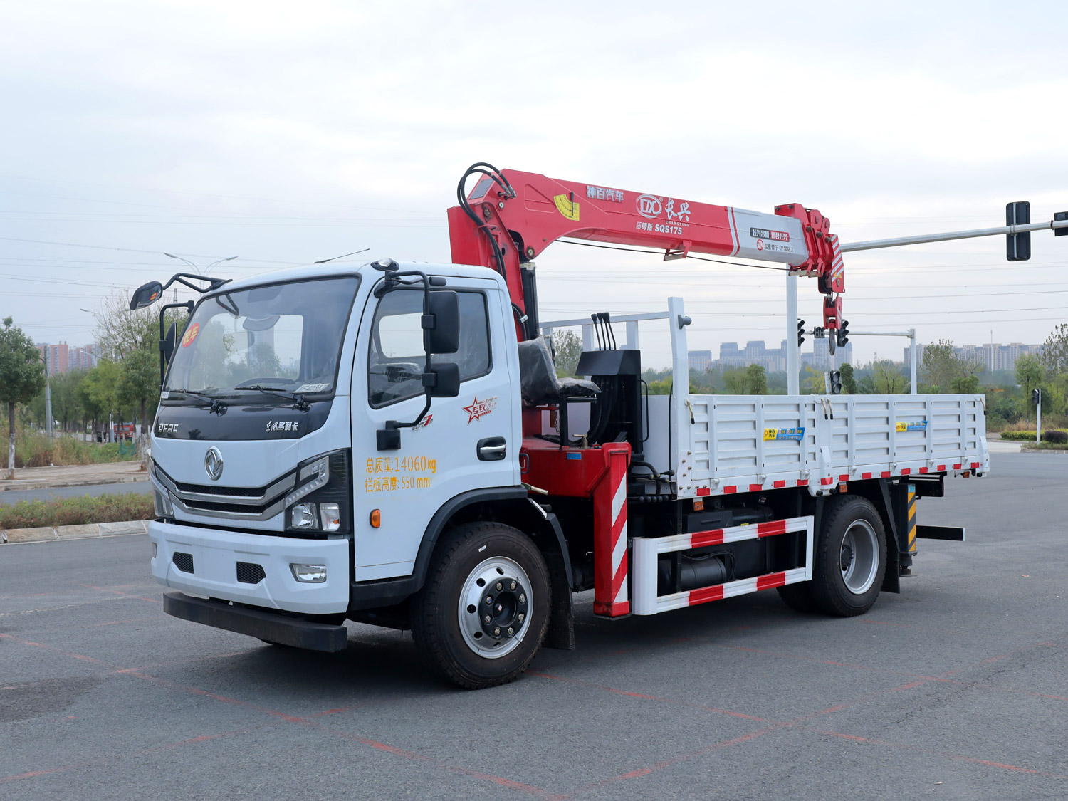 東風(fēng)多利卡D7單排上裝長興7噸直臂式吊機