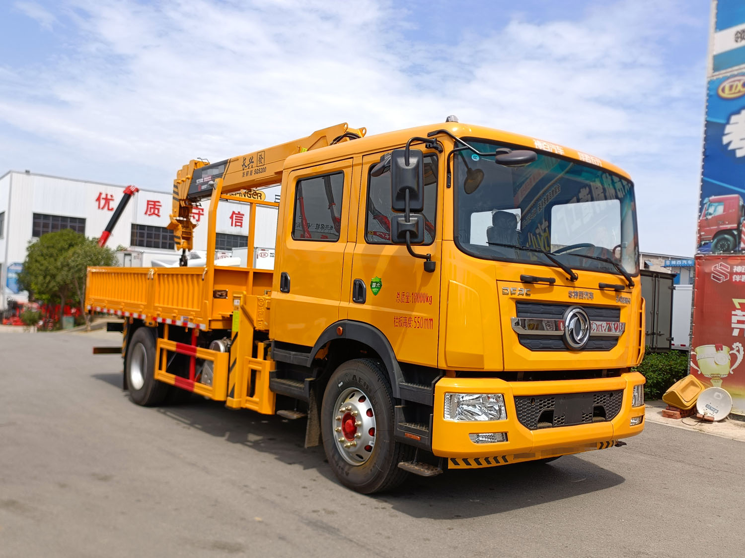 東風(fēng)多利卡D9雙排上裝長(zhǎng)興發(fā)財(cái)8噸直臂式吊機(jī)