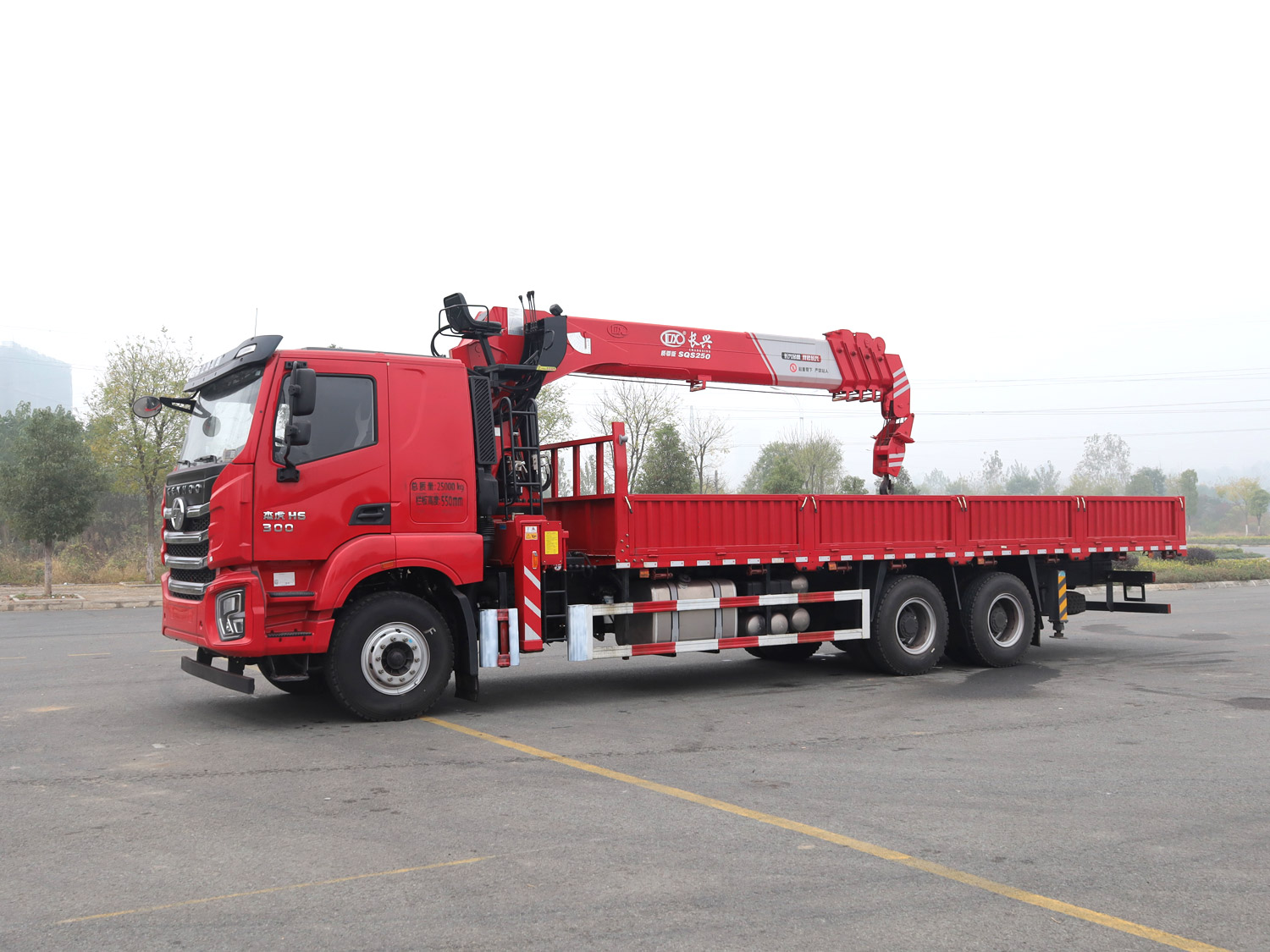 上汽紅巖杰虎H6后雙橋上裝長興10噸直臂式吊機(jī)