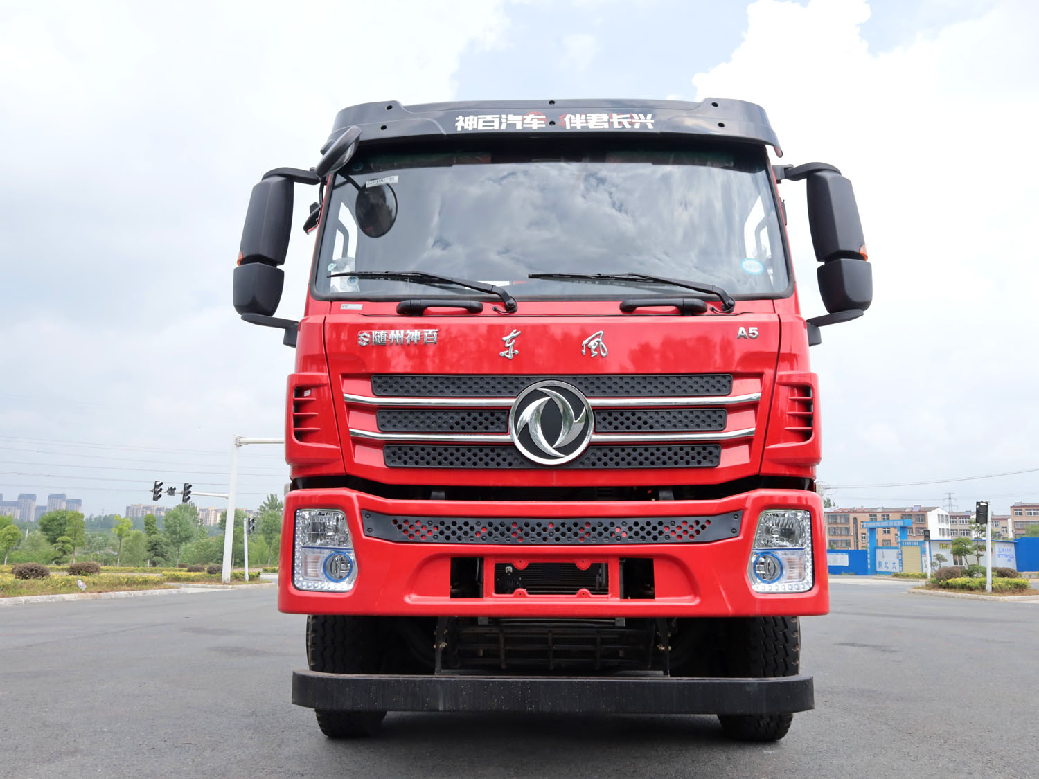 東風(fēng)A5前四后八上裝三一14噸直臂式吊機(jī)