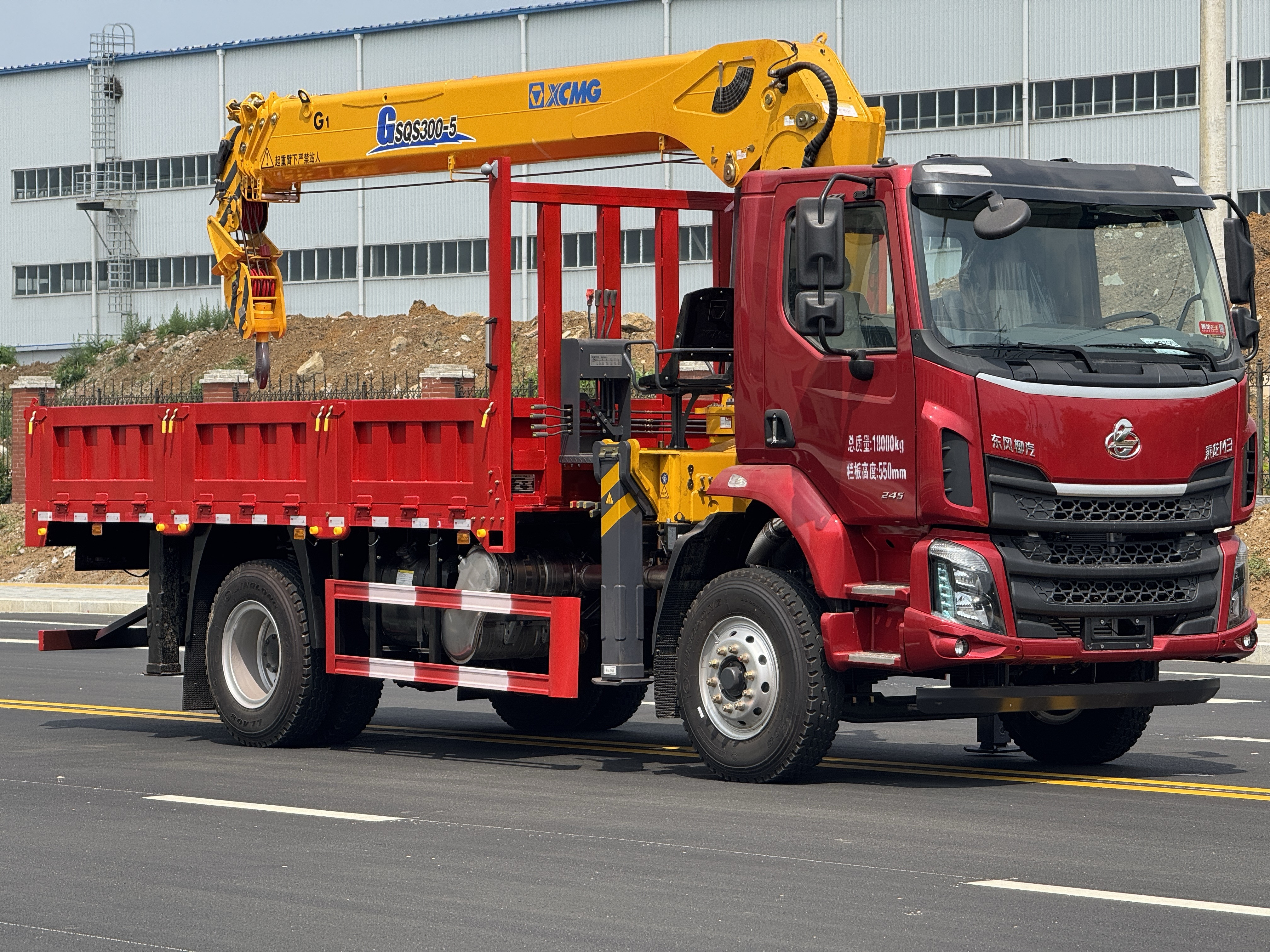 乘龍M3上裝12噸品牌吊機展示
