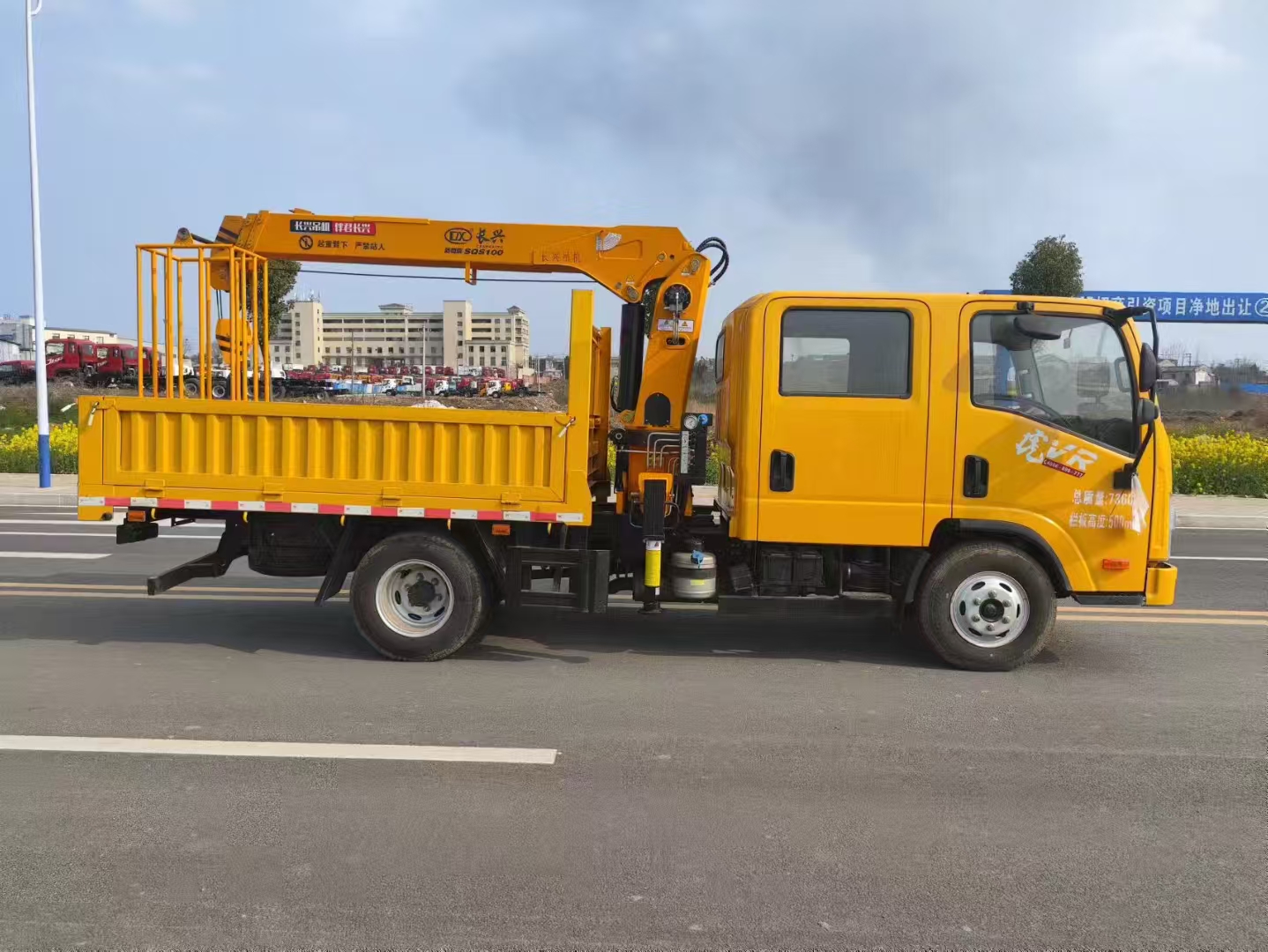 解放雙排座藍牌隨車吊