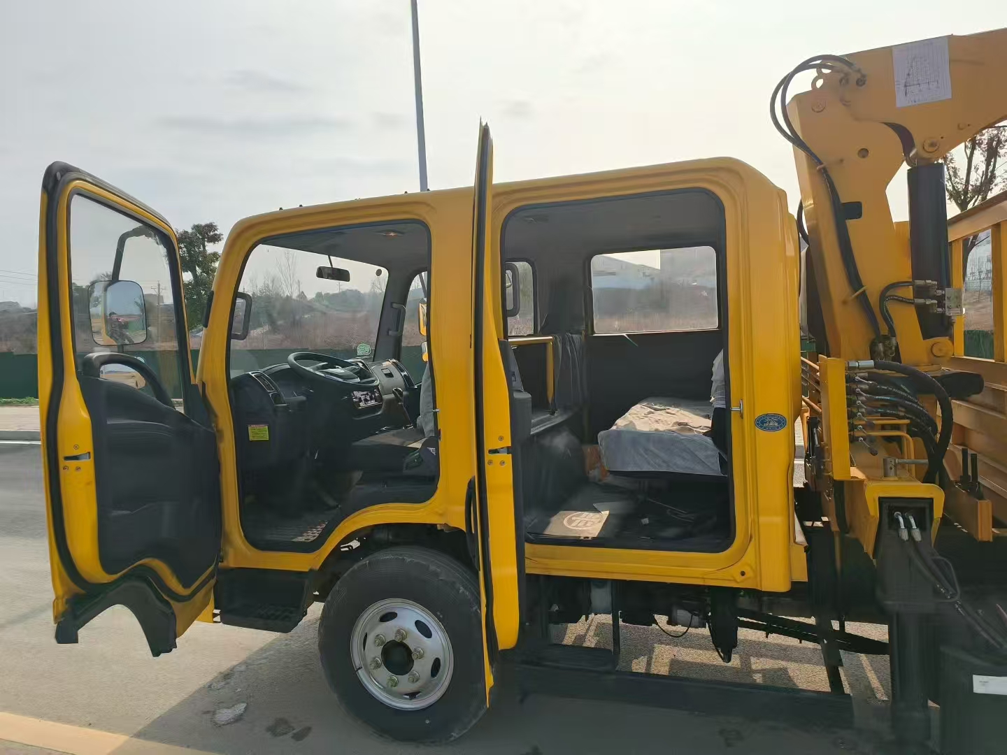 解放雙排座藍牌隨車吊